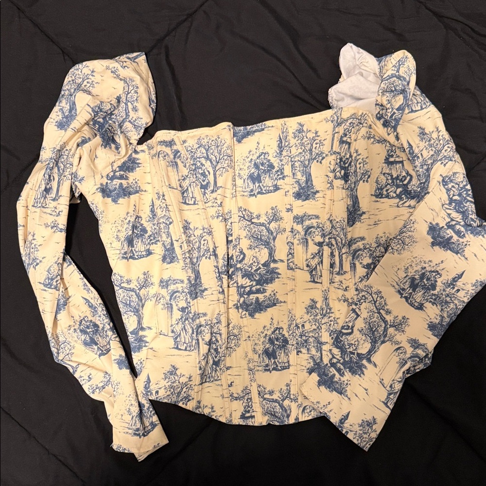 Fashion Nova Blue and Cream Patterned Blouse